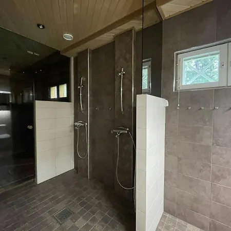 Spacious For 5 With Sauna ヴァーサ